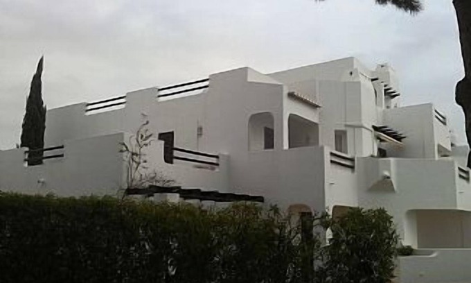 Branqueira Apartment | Luxury T2 A/C apartment, quiet location, wifi, close to Albufeira and Olhos