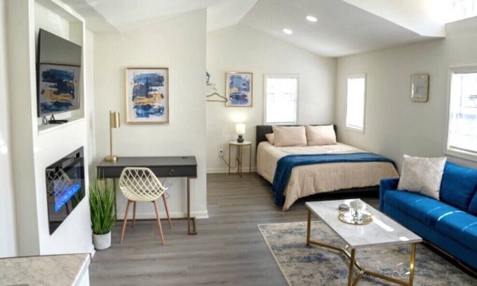Concord House | Luxury Tiny House for 2 in Downtown Concord