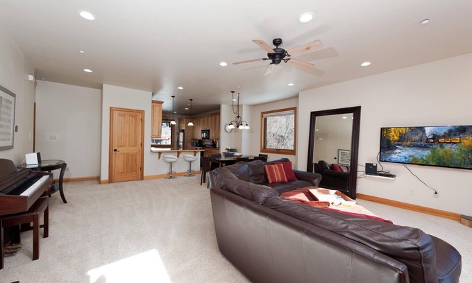 Durango House | Luxury Townhome - 4 Miles from Downtown - AC in Bedrooms