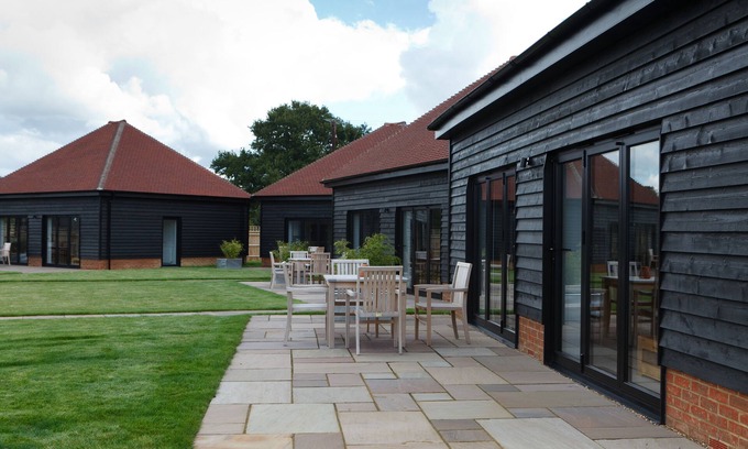 Hurstpierpoint Cottage | Luxury two bedroom lodge within walking distance distance of Hurstpierpoint.