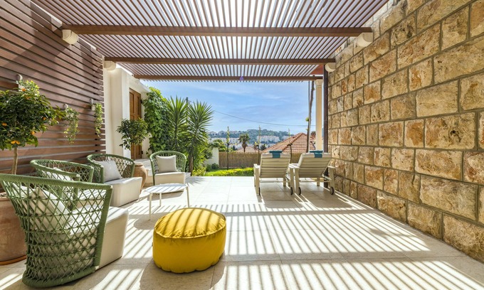 Gornji Kono Apartment | Luxury Vacation Spot with Large Terrace And Garden