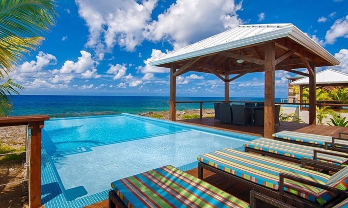 Antoneys Cay Villa | Luxury Villa directly on the water/Private Infinity Pool/Sunset Views/West End