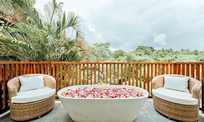 Tegal Mengkeb Villa | Luxury Villa Overlooking to River and Jungle - Indah 4