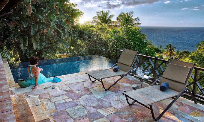 Black Rock Villa | Luxury Villa | Private Infinity Pool + Free Wi-Fi