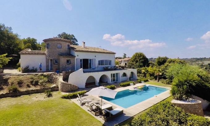 Tanneron House | Luxury villa with a view, 15 min away from the sea