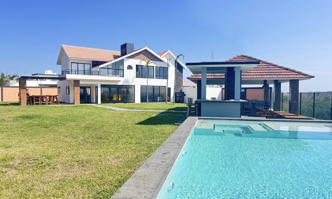 Alvarado House | Luxury villa 🌅 with lagoon-facing bathtub, jacuzzi, grill and pizza oven 🍕
