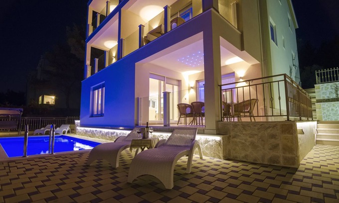 Municipality of Trogir Villa | Luxury villa with pool in a quiet location in green surroundings Top sea view max 14