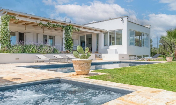 Carovigno Villa | Luxury villa with trullo and sea view, Villa Deria