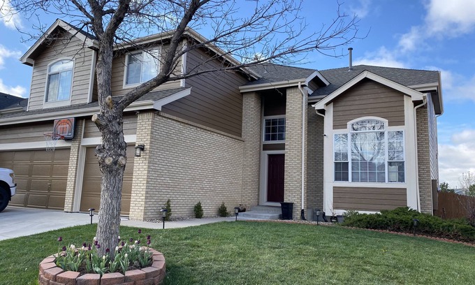 Centennial House | 🟢 Luxury Walk-Out Suite in Centennial 2BR Close to Denver , Parks, Trails