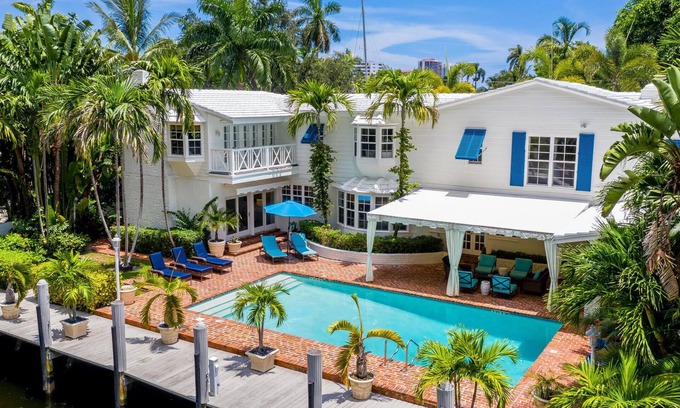 Las Olas Isles House | Luxury Waterfront Villa with Dock! Walk To Beach & Las Olas Blvd.