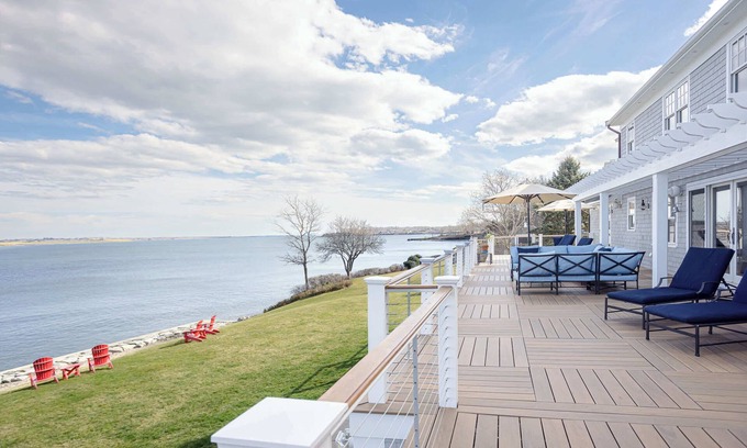 Portsmouth House | Luxury Waterfront Rental at Sunrise Point