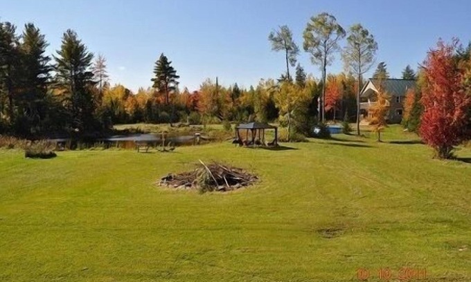 Glenburn House | Luxury Wood Resort with lake access, close to town, family-friendly,sleeps 8-12