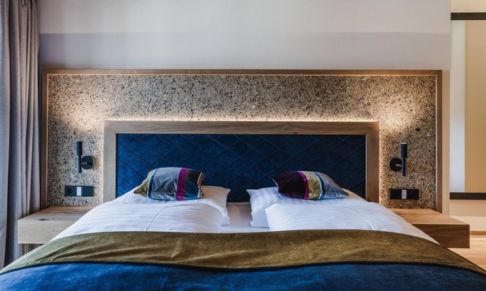 Reit im Winkl House | Luxus Chalet bis 6 Personen, Küche, Esszimmer, Wohnzimmer, 3 Schlafzimmer, 3 Bäder, Tiefgarage, Pool