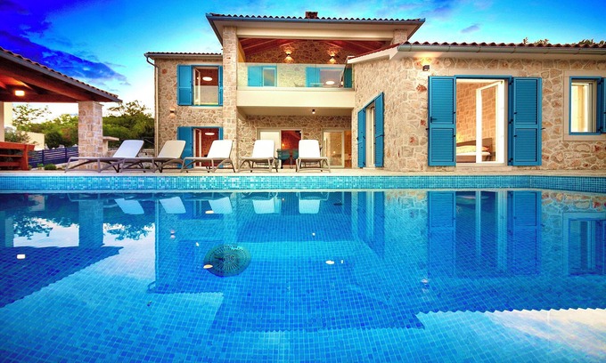 Ripenda Kosi Villa | Luxus: Villa Lion mit Fantastischem Meerblick, Infinity Pool & Aussenküche
