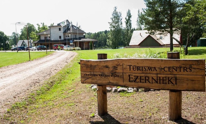 Sarkani House | LVM tūrisma un atpūtas centrs "Ezernieki"