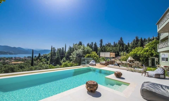 Lygia Villa | Lygia Villa Sleeps 10 with Pool Air Con and WiFi