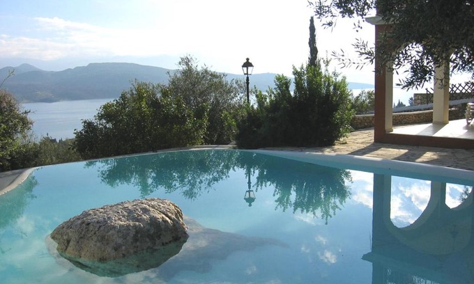 Lygia Villa | Lygia Villa Sleeps 6 Pool Air Con WiFi