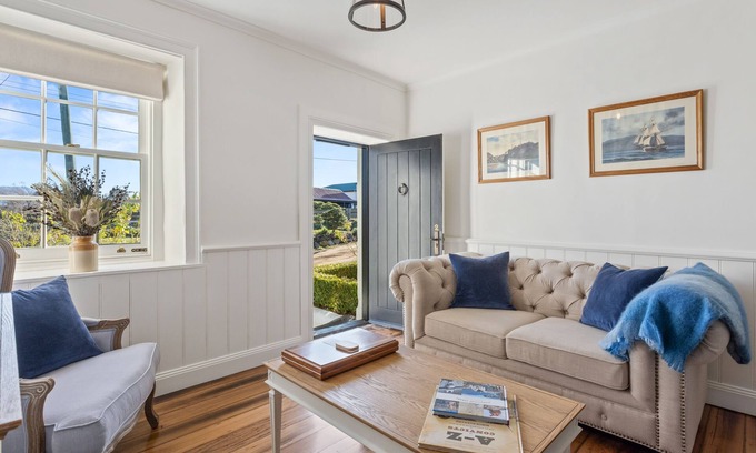 Pontville Cottage | Lythgo's Row Colonial Cottages