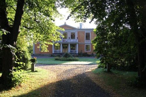 Gnesta Bed & Breakfast | Mälby Säteri B&B