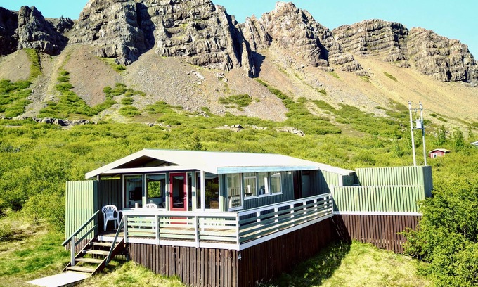 Borgarnes Cabin | Múlakot 4 - Cosy country cabin in beautiful surroundings