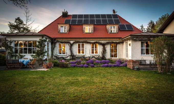Munchen District House | München- Pullach, Wohnen im Grünen