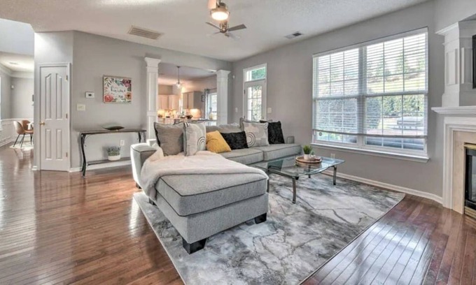Huntersville House | M&M's Suburban Retreat w/Hot Tub