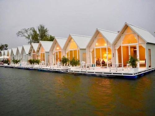 Vientiane Boat Rental | M & R 2 float house