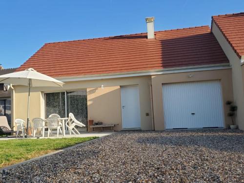 Acquigny House | ma jolie maison , jardin privé , non accessible personne à mobilité réduite