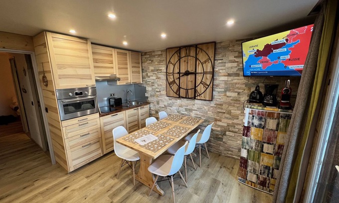 Eclose-Ouest Apartment | ⛷Ma toute belle pépite, Pied des pistes, Piscine&Sauna, golf, résidence 4*