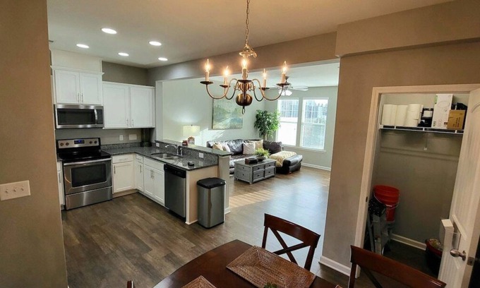 Burlington House | Mackintosh Townhome Retreat - 4BD/3BA