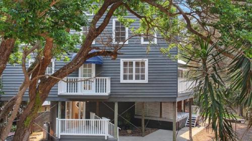 Macmasters Beach House | 'Macs Beach House' by Accom Holidays