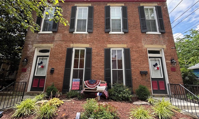 Madison House | "Madison Manor I" by The River: Nice patio, hot tub, gas grill, and fire pit