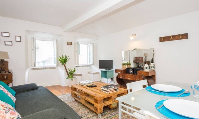 Santos Apartment | Madragoa Vintage Flat/Very central/WiFi