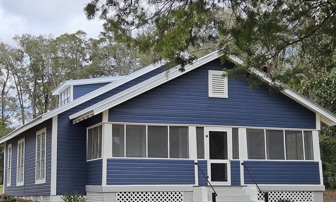 Brewton House | Mady's Happy Place is a charming 3 bedroom, 2 bath home near historic downtown