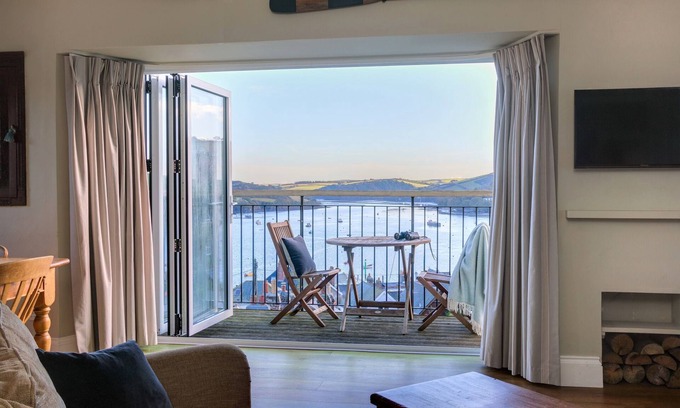 Salcombe House | Magdala - 5 BR property Sleeps 10 w/stunning views
