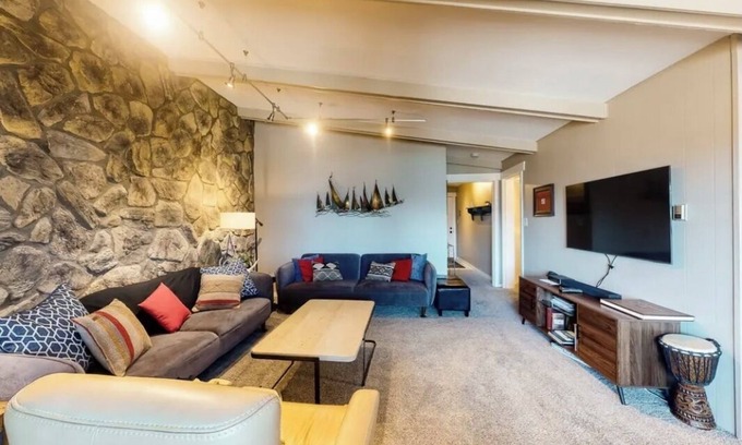 Dillon Condo | Magestic Views of Lake Dillon & Amphitheater- on path, hot tub, pool