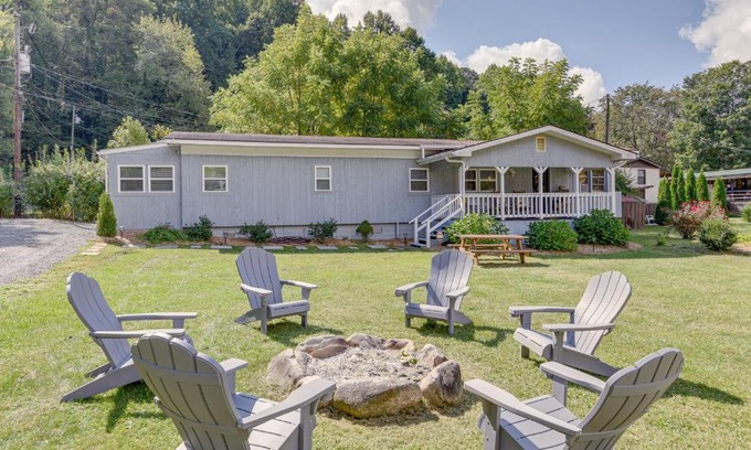 Maggie Valley House | Maggie Valley Home about 5 Mi to Cataloochee Ski Area!