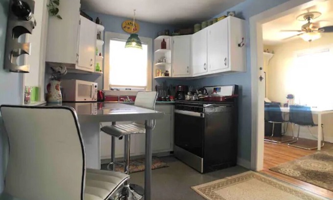 Terre Haute Cottage | Magic Cottage - 2 Bedrm,1 Ba, Washer&Dryer, Nice Kitchen, & Fenced Yard for Dogs