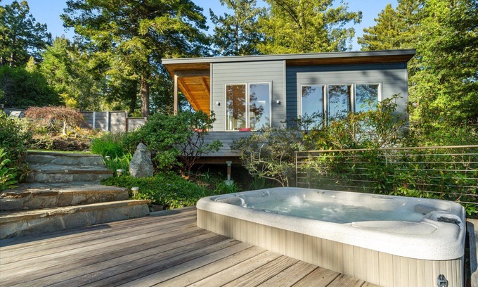 Cazadero House | Magic Madrone- Stunning & Comfy!Top of Redwoods!Astonishing Views!HotTub/WiFi