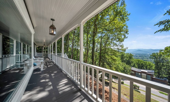 Skyland House | Magic on the Hill | Views, Fire Pit, Pet-Friendly + Biltmore Pass in Asheville