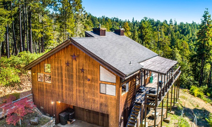Gualala House | Magical 11-acre retreat with hot tub, fireplace, grill, & amazing sunset views