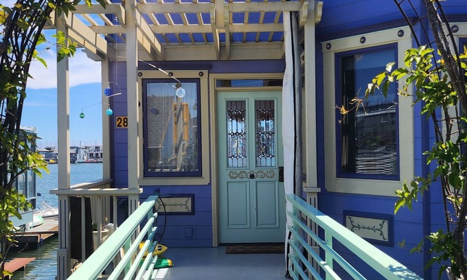 Marin City Boat Rental | Magical 3-bedroom houseboat in Sausalito with kayaks, sauna, and fantastic views