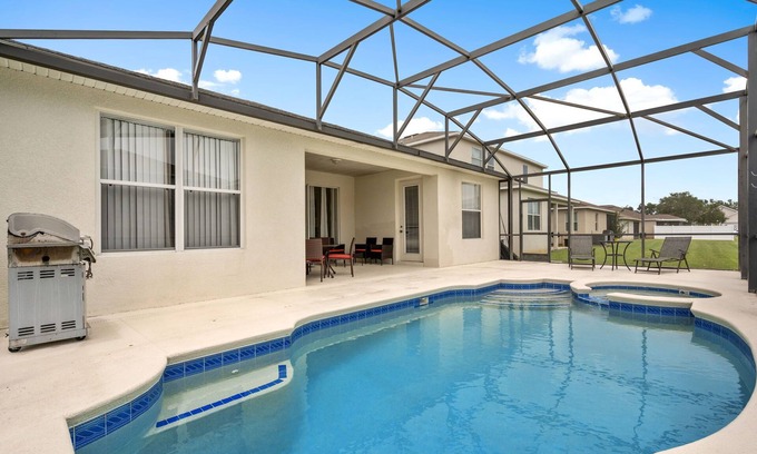 Crystal Cove House | Magical 4BR Disney Retreat, with PVT Pool & Games