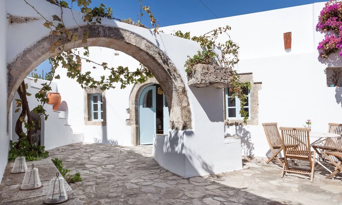 Milopotamos House | Magical centuries-old house sleep 6