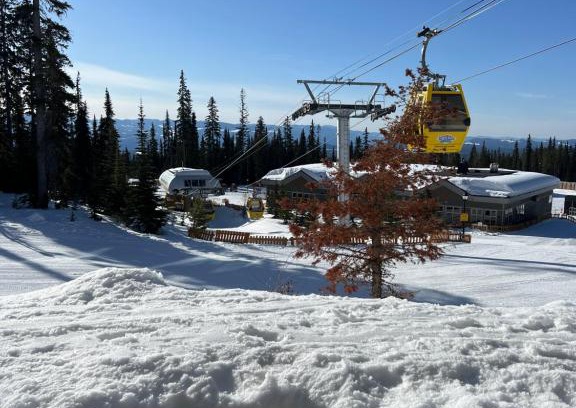 Big White Ski Resort Apartment | Magical Views at Southpoint Big White! Best Location!