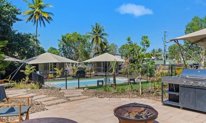 Nelly Bay RV Rental | Magnetic Glamping Tent 9