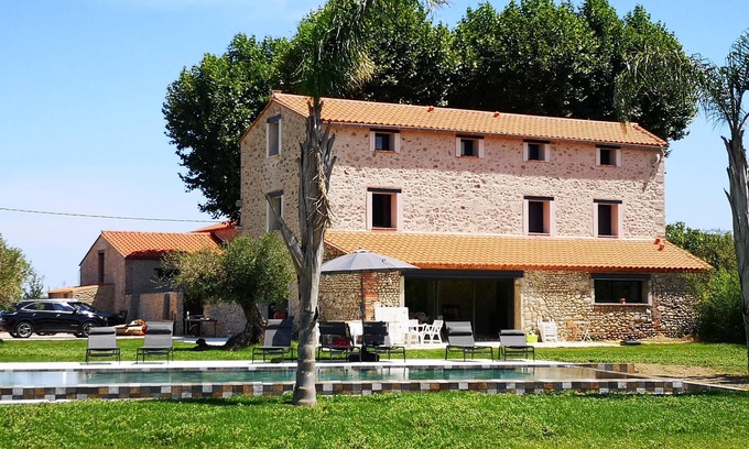 Saint-Genis House | Magnifique Maison de Famille Avec Piscine à 10 Minutes de la Plage