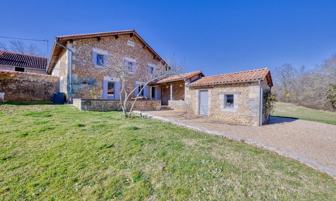 Brantome-en-Perigord House | Magnificent gîte with spa, 5 minutes from Brantôme