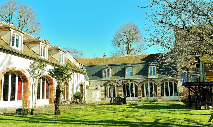 Bailleau-l'Eveque House | Magnificent 17th century property entirely renovated in a unique setting!