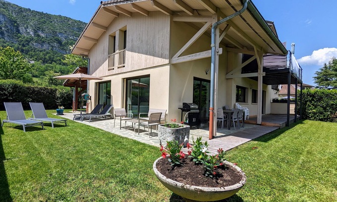 Chaparon Apartment | Magnificent 3-star duplex in house 800 m from Lake Annecy